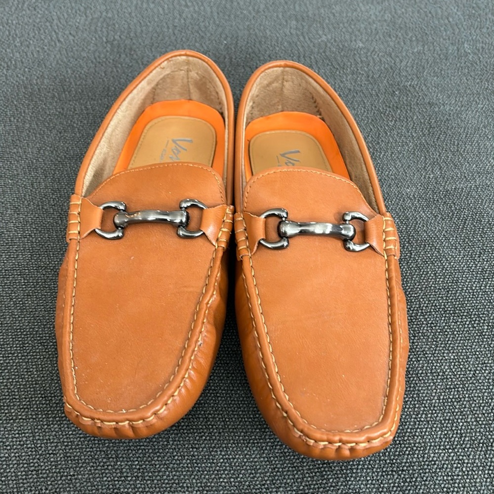 Men’s driving loafers.